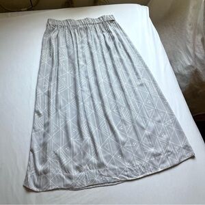 ALI GOLDEN light grey rayon geo print elastic waist midi skirt
